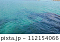 青い透き通る海 112154066
