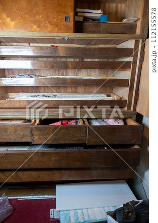 実家整理中の納戸の和ダンス 実家整理中の納戸の和ダンス 112155578