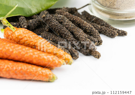 ヒハツの実と粉末 112159447