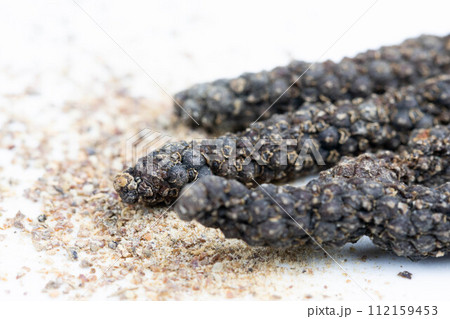 乾燥ヒハツとパウダー 112159453