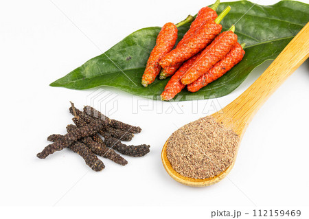 ヒハツの実とパウダー 112159469