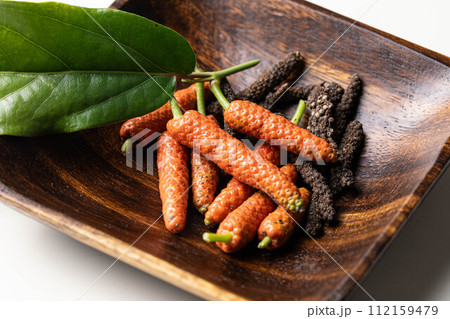 ヒハツの実 112159479