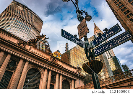 ニューヨークのグランドセントラル駅とクライスラービル 112160908
