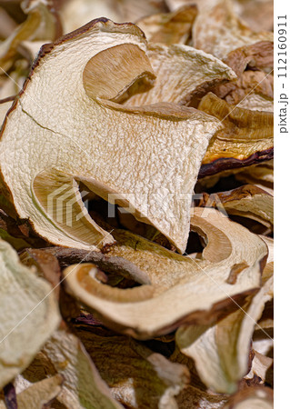 Dried sliced porcini mushrooms 112160911