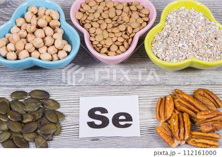 Food containing natural selenium and other vitamins and minerals. Healthy eating 112161000