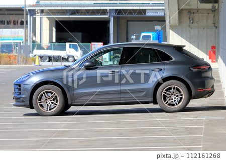黒いスポーツカー 112161268