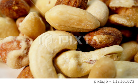 栄養豊富なミックスナッツの写真 112161672