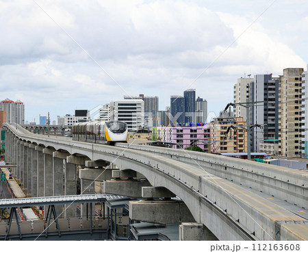 The monorail Yellow Line Mass Transit System serving the Bangkok Metropolitan Region. 112163608