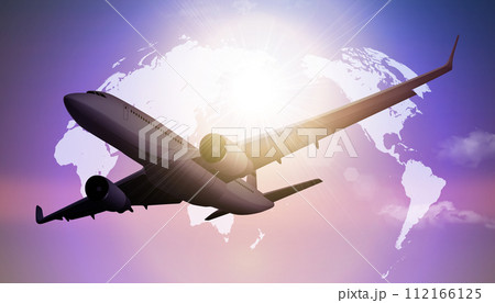 太陽を背に飛ぶ飛行機 112166125
