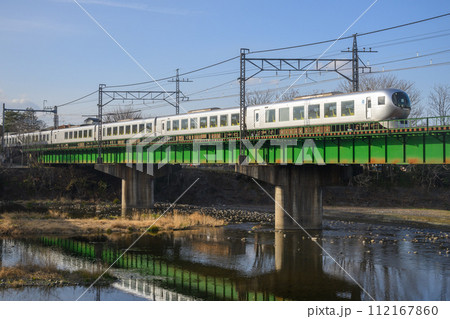 入間川を渡る西武鉄道特急Laview(ラビュー) 入間川を渡る西武鉄道特急Laview(ラビュー) 112167860