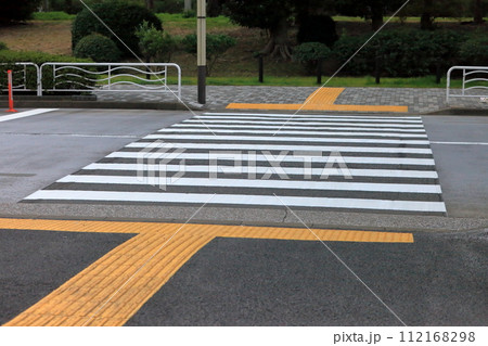 横断歩道 横断歩道 112168298