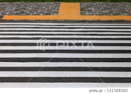横断歩道 横断歩道 112168302