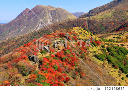 紅葉の沓掛山（くじゅう連山・大分県九重町） 112168635
