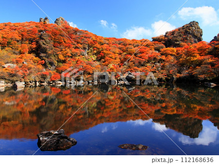 紅葉の大船山御池（くじゅう連山・竹田市） 112168636