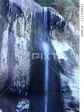 冬の由布川渓谷 冬の由布川渓谷 112168641