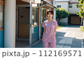 医療に従事する女性 112169571