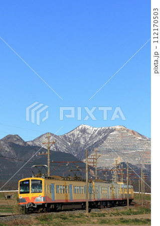 冬の藤原岳と三岐鉄道三岐線 112170503