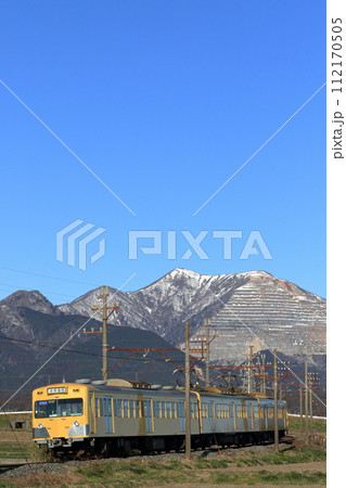 冬の藤原岳と三岐鉄道三岐線 112170505