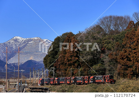 冬の藤原岳をバックに走る三岐鉄道北勢線 112170724