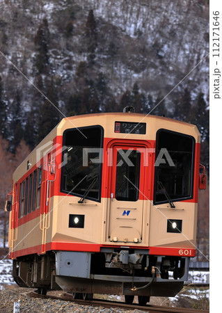 冬の長良川鉄道ナガラ600 112171646