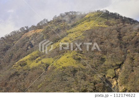 丹沢山地の丹沢山より　晴れ行く不動ノ峰 112174622