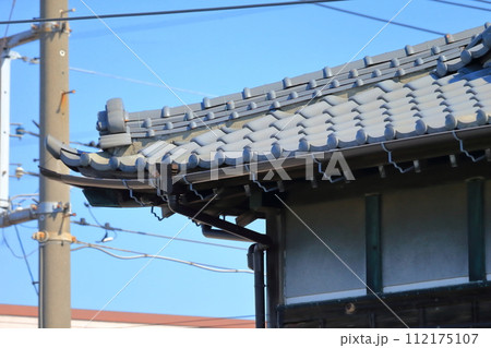 日本の瓦屋根 112175107