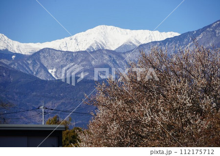 山梨県中巨摩郡昭和町のJR身延線の常永駅周辺の風景 山梨県中巨摩郡昭和町のJR身延線の常永駅周辺の風景 112175712