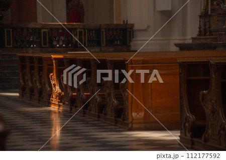 ドイツのドレスデンの夏の初めの風景 112177592