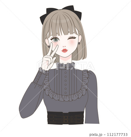 ピースをする女の子 ピースをする女の子 112177733