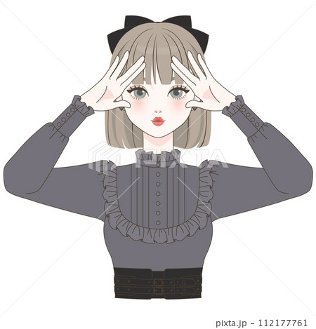 両手で敬礼ポーズの女の子 両手で敬礼ポーズの女の子 112177761
