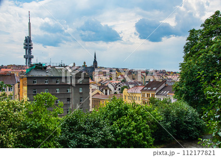 チェコのプラハの旧市街の街並みときれいな建築の風景 112177821