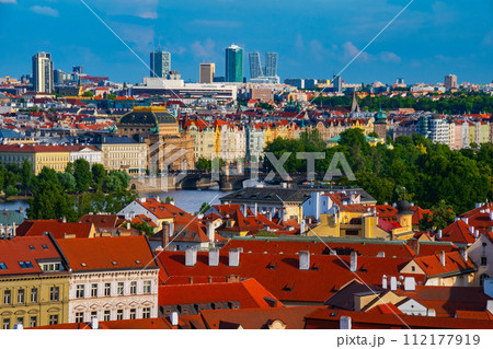 チェコのプラハの旧市街の街並みときれいな建築の風景 チェコのプラハの旧市街の街並みときれいな建築の風景 112177919