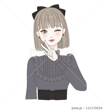 ピースをする女の子 112178016