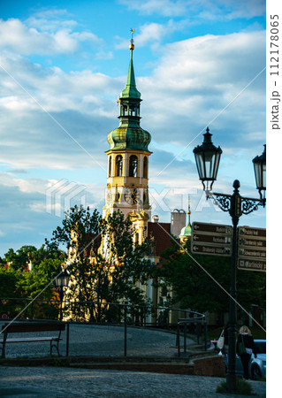 チェコのプラハの旧市街の街並みときれいな建築の風景 チェコのプラハの旧市街の街並みときれいな建築の風景 112178065