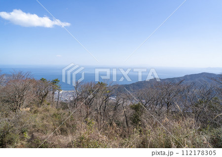 城山の山頂から見た景色（神奈川県湯河原町） 112178305