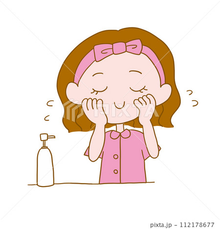 化粧水をつける若い女性 化粧水をつける若い女性 112178677