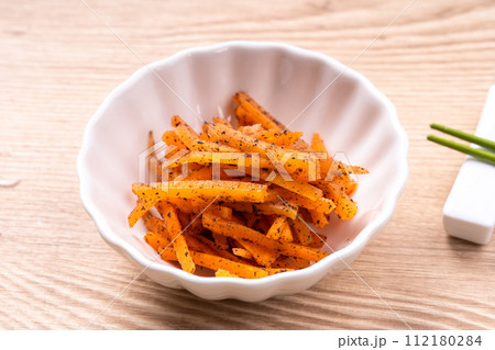 にんじんの赤しそ和え 112180284