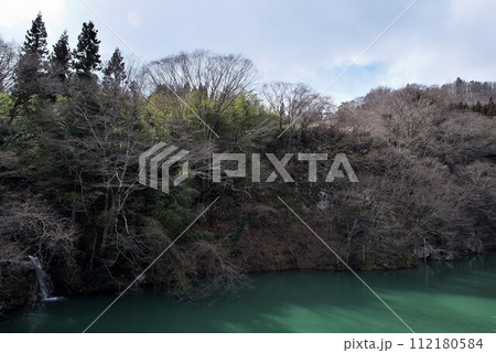 ダム湖に映る景色　名勝　久米路峡（長野市） 112180584