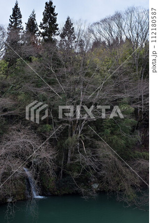 ダム湖に映る景色　名勝　久米路峡（長野市） 112180587