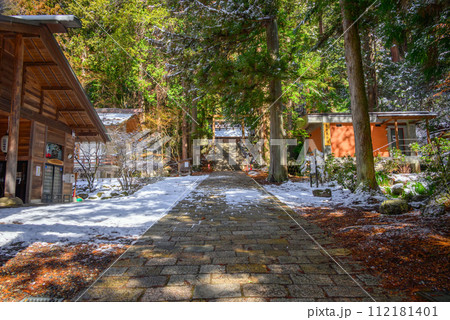 【仁科神明宮】冬の参道【大町市】 112181401