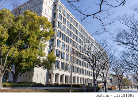 土佐堀川沿いの風景　大阪市北区にて 112181698