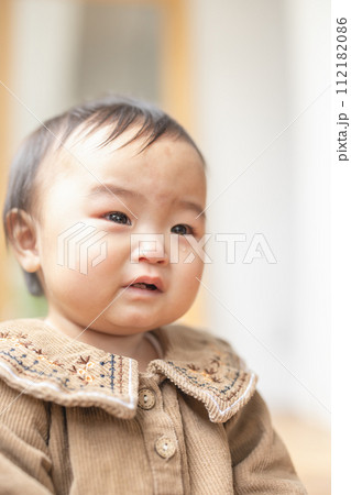 泣く赤ちゃん 泣く赤ちゃん 112182086