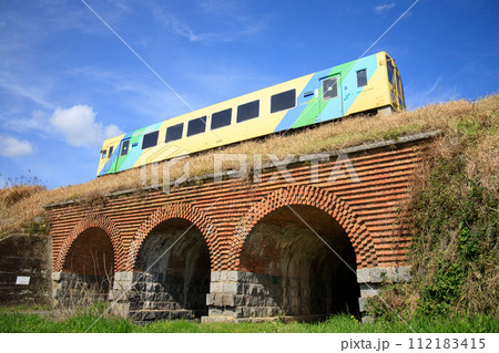 内田三連橋梁を渡る「なのはな号」（平成筑豊鉄道） 112183415