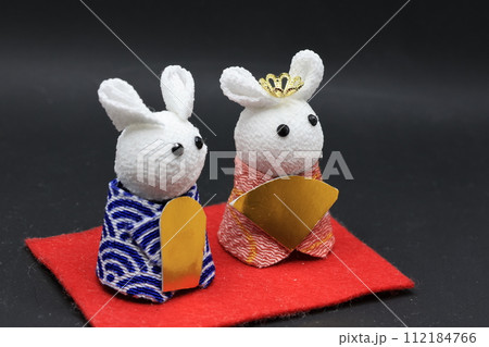 手作りした干支のねずみの人形 112184766