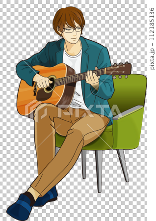 椅子に座ってアコースティックギターを弾く男性 112185136