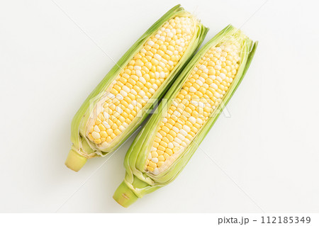 白バックのとうもろこし 112185349