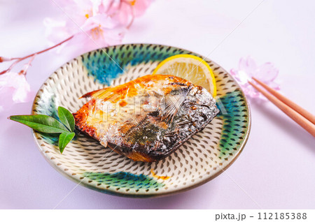 焼魚 鯖の西京漬け 焼魚 鯖の西京漬け 112185388