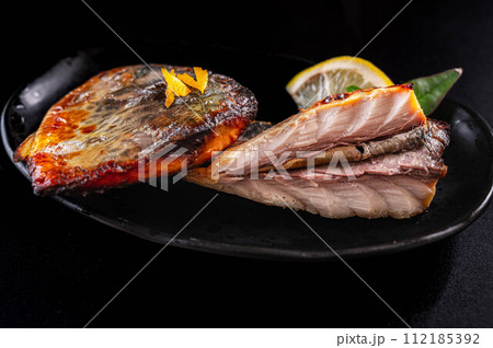 西京漬けとみりん干しの焼き魚 西京漬けとみりん干しの焼き魚 112185392