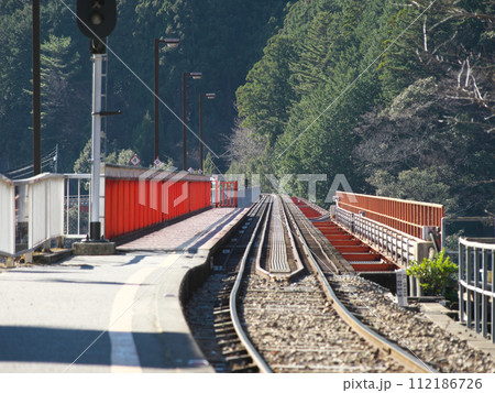 大井川鐡道 奥大井湖上駅 12月の晴れの日 大井川鐡道 奥大井湖上駅 12月の晴れの日 112186726