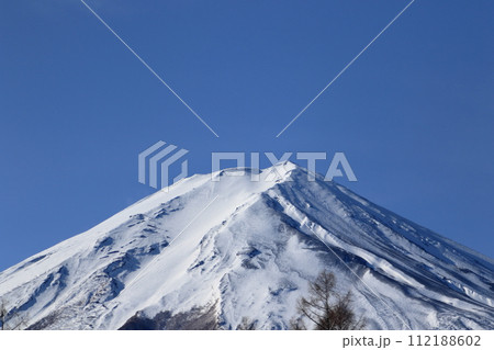 富士吉田から見る冬の富士山 富士吉田から見る冬の富士山 112188602